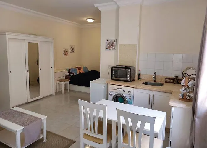 In Elegant Compound Intercontinental Area شقة